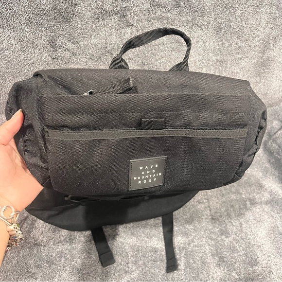 Roxy black “ Wave and Mountain “ daypack hiking trail backpack women’s - Picture 7 of 15